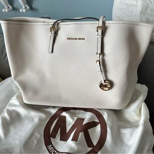 MICHAEL KORS JET SET TRAVEL LARGE LEATHER SHOULDER TOTE BAG CLIP CLOSE